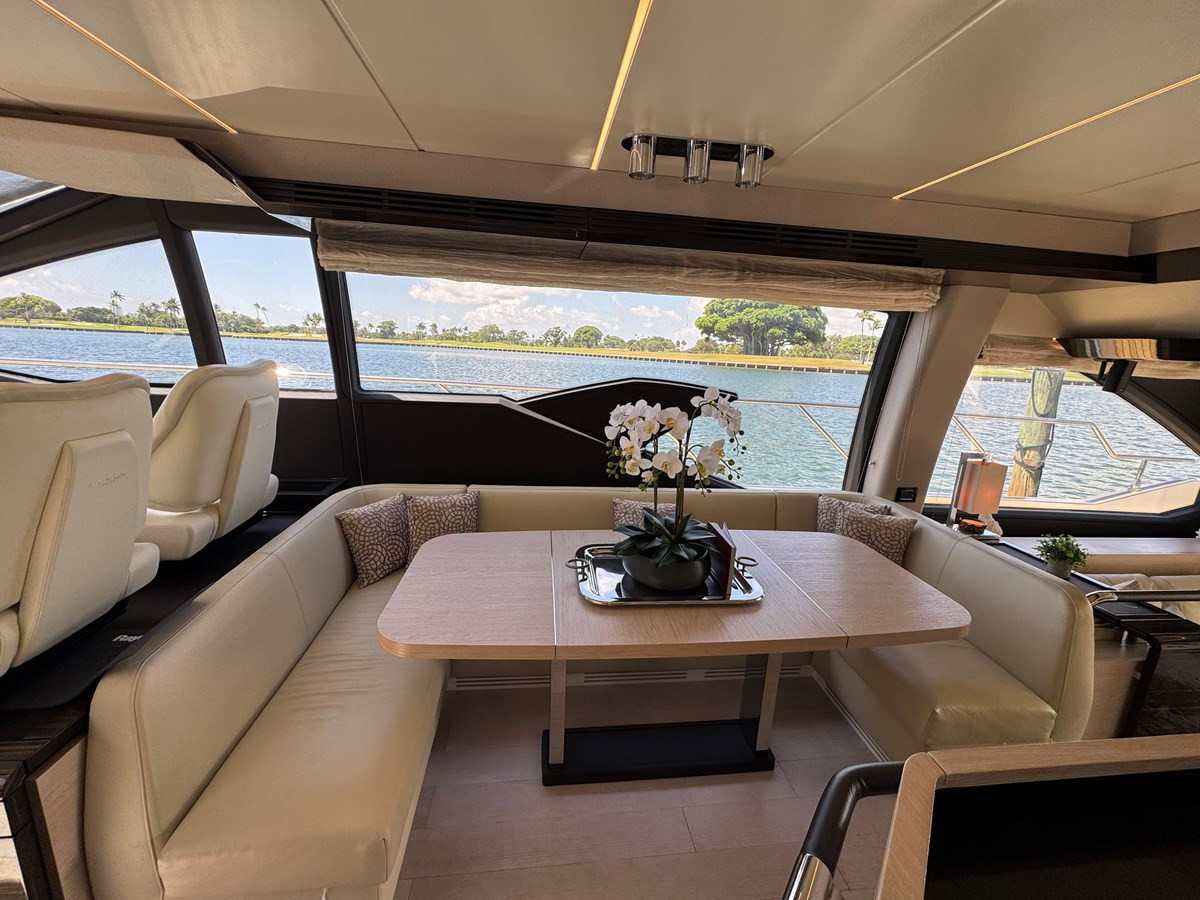 https://arconyachts.ams3.digitaloceanspaces.com/199352/conversions/large_4862517-optimize.jpg