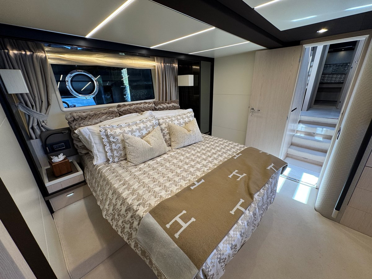 https://arconyachts.ams3.digitaloceanspaces.com/199370/conversions/large_4862531-optimize.jpg