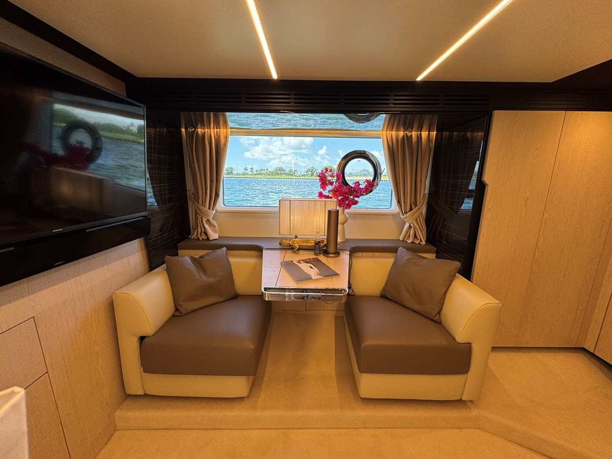 https://arconyachts.ams3.digitaloceanspaces.com/199373/conversions/large_4862530-optimize.jpg