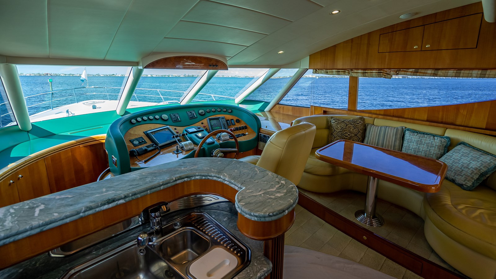https://arconyachts.ams3.digitaloceanspaces.com/200324/conversions/large_3663722-optimize.jpg