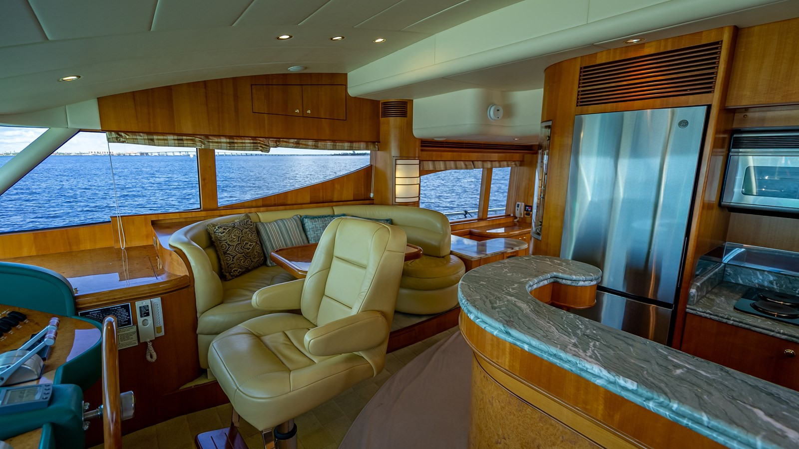 https://arconyachts.ams3.digitaloceanspaces.com/200332/conversions/large_3663726-optimize.jpg