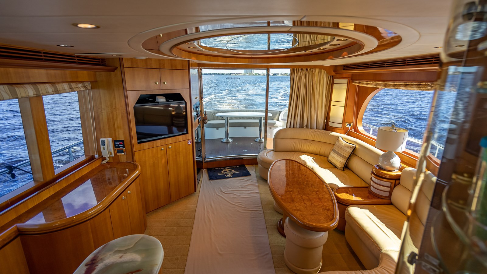 https://arconyachts.ams3.digitaloceanspaces.com/200336/conversions/large_3663728-optimize.jpg