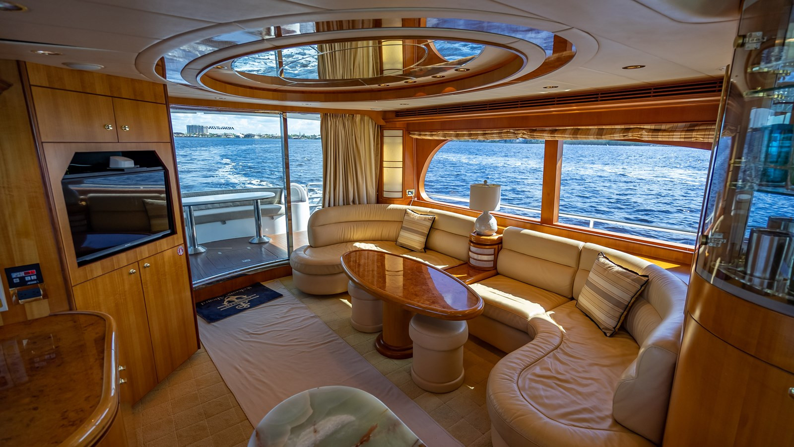 https://arconyachts.ams3.digitaloceanspaces.com/200338/conversions/large_3663729-optimize.jpg