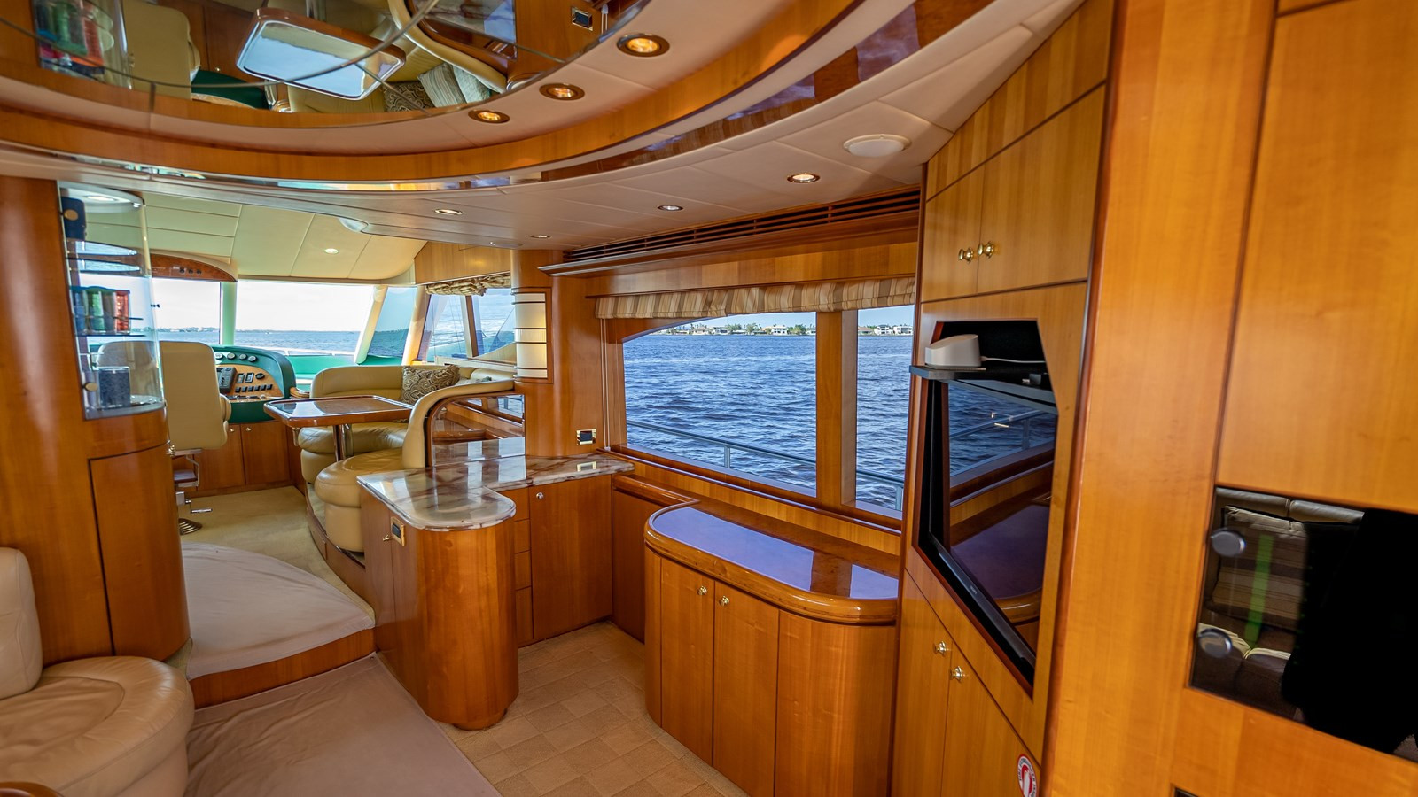 https://arconyachts.ams3.digitaloceanspaces.com/200346/conversions/large_3663733-optimize.jpg