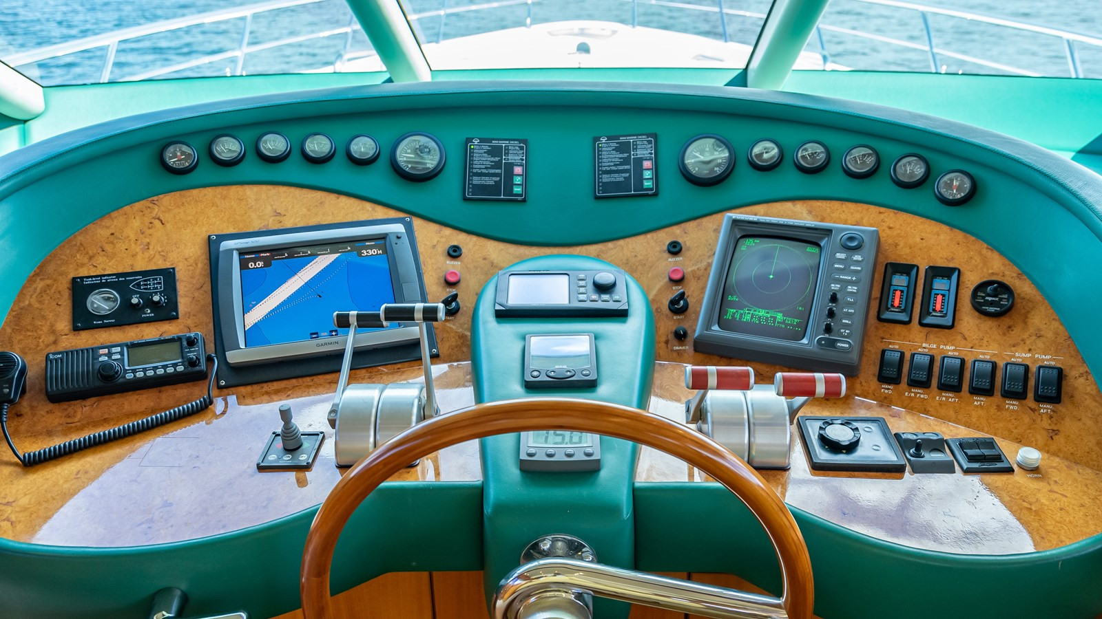 https://arconyachts.ams3.digitaloceanspaces.com/200355/conversions/large_3663737-optimize.jpg