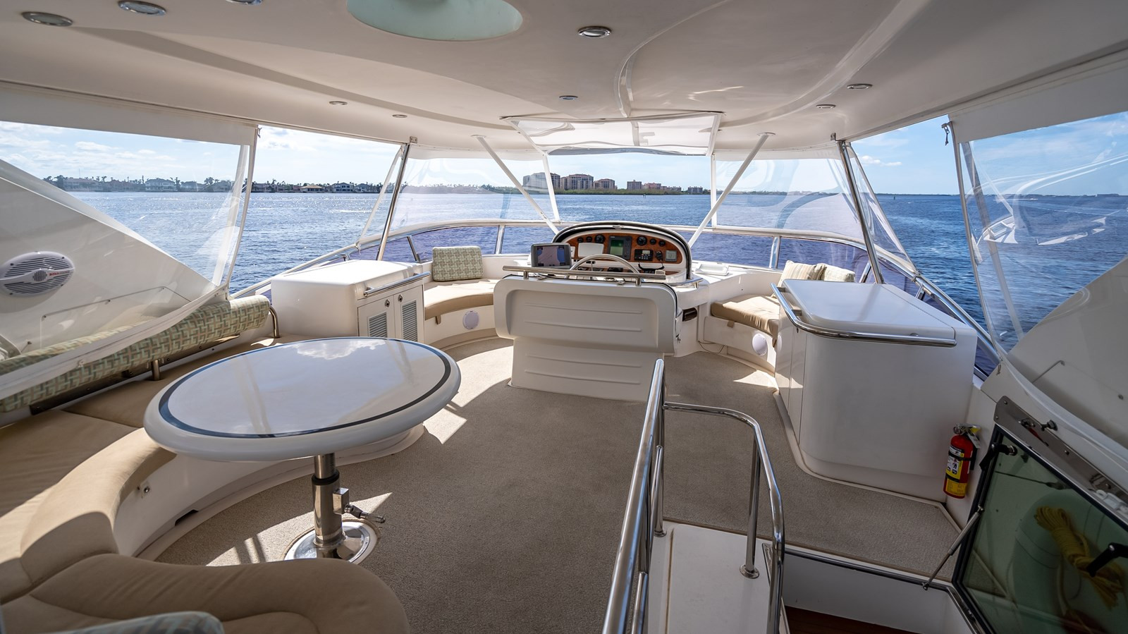 https://arconyachts.ams3.digitaloceanspaces.com/200385/conversions/large_3663752-optimize.jpg