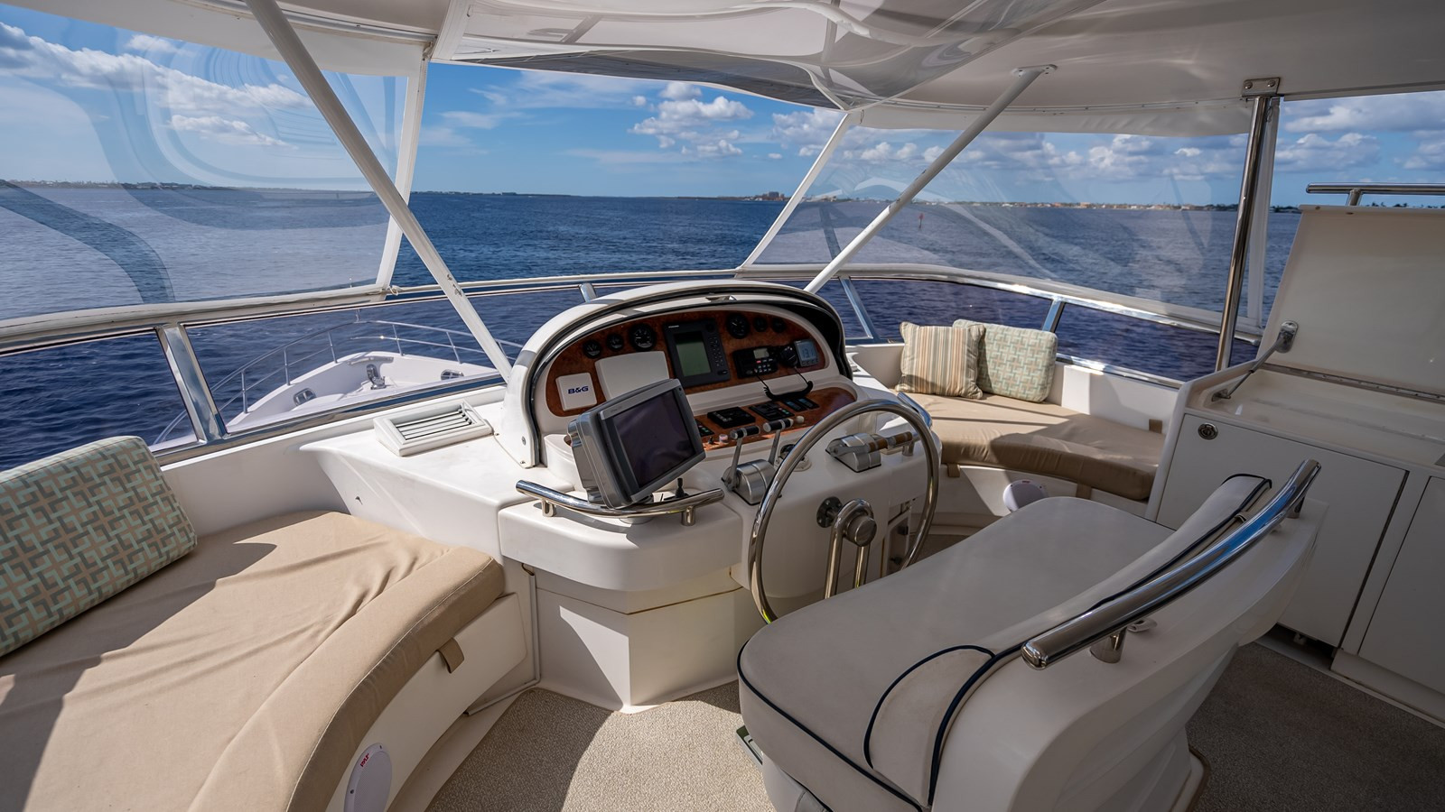 https://arconyachts.ams3.digitaloceanspaces.com/200399/conversions/large_3663762-optimize.jpg