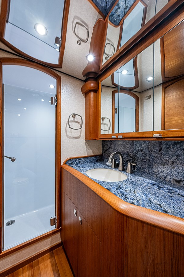 https://arconyachts.ams3.digitaloceanspaces.com/200451/conversions/large_4517803-optimize.jpg