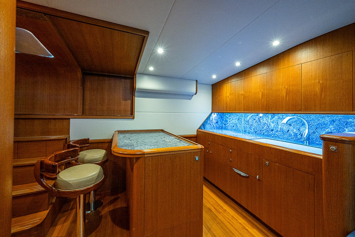 https://arconyachts.ams3.digitaloceanspaces.com/200471/conversions/large_4517818-optimize.jpg