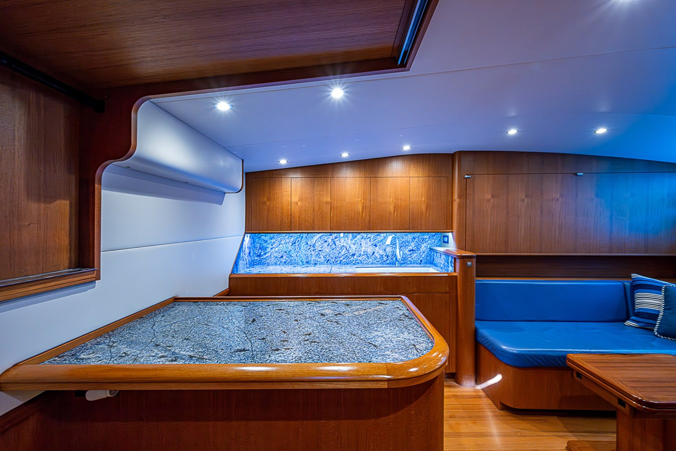 https://arconyachts.ams3.digitaloceanspaces.com/200472/conversions/large_4517819-optimize.jpg