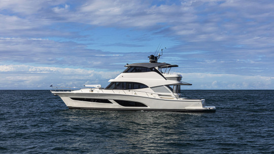 64 SPORTS MOTOR YACHT