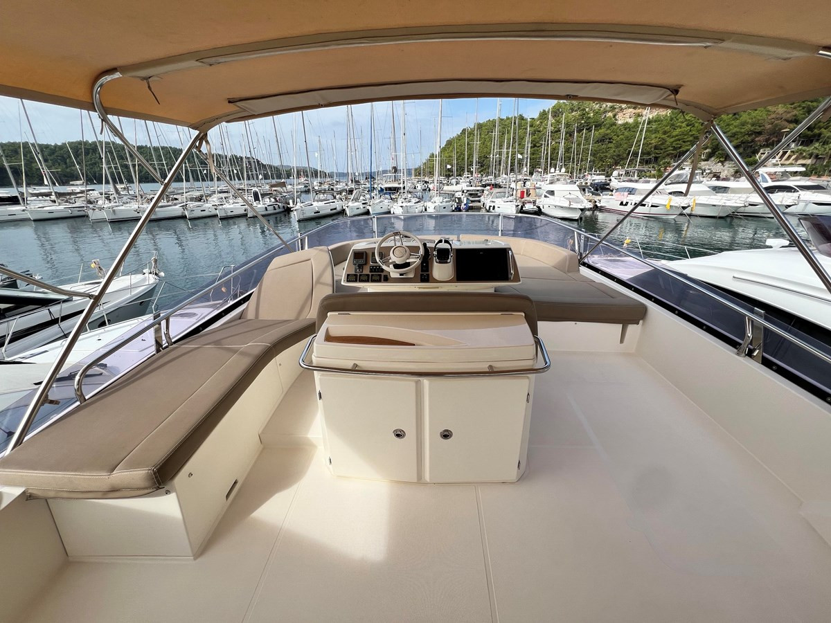 https://arconyachts.ams3.digitaloceanspaces.com/200632/conversions/large_4864566-optimize.jpg