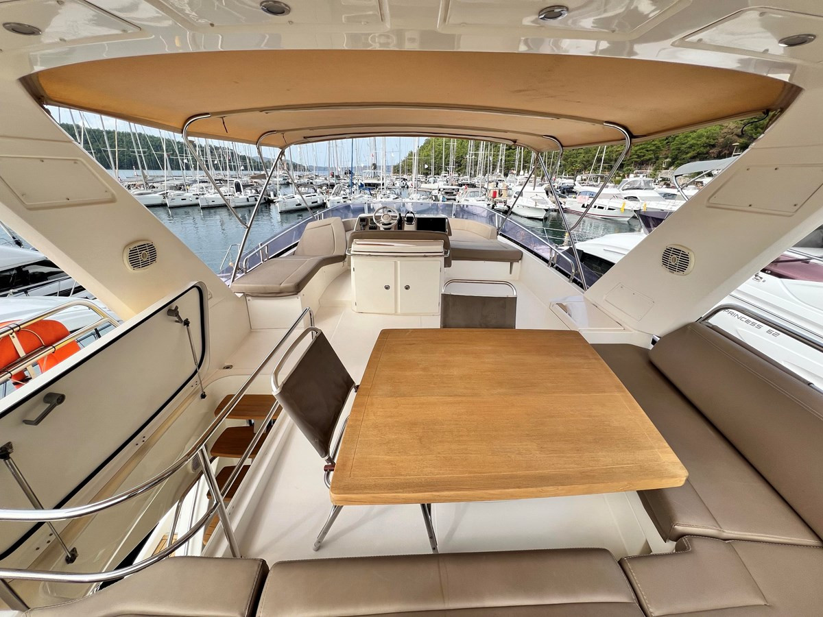 https://arconyachts.ams3.digitaloceanspaces.com/200655/conversions/large_4864586-optimize.jpg