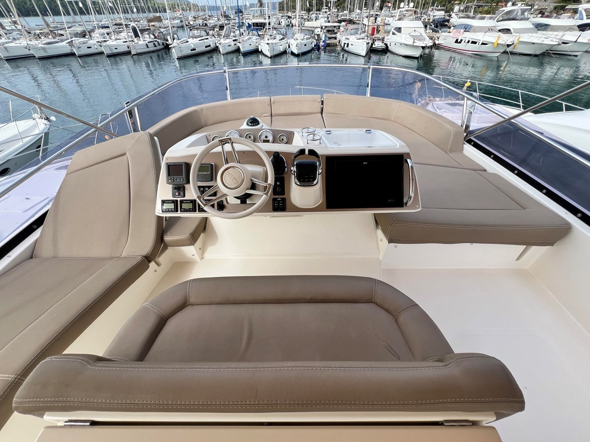 https://arconyachts.ams3.digitaloceanspaces.com/200662/conversions/large_4864592-optimize.jpg