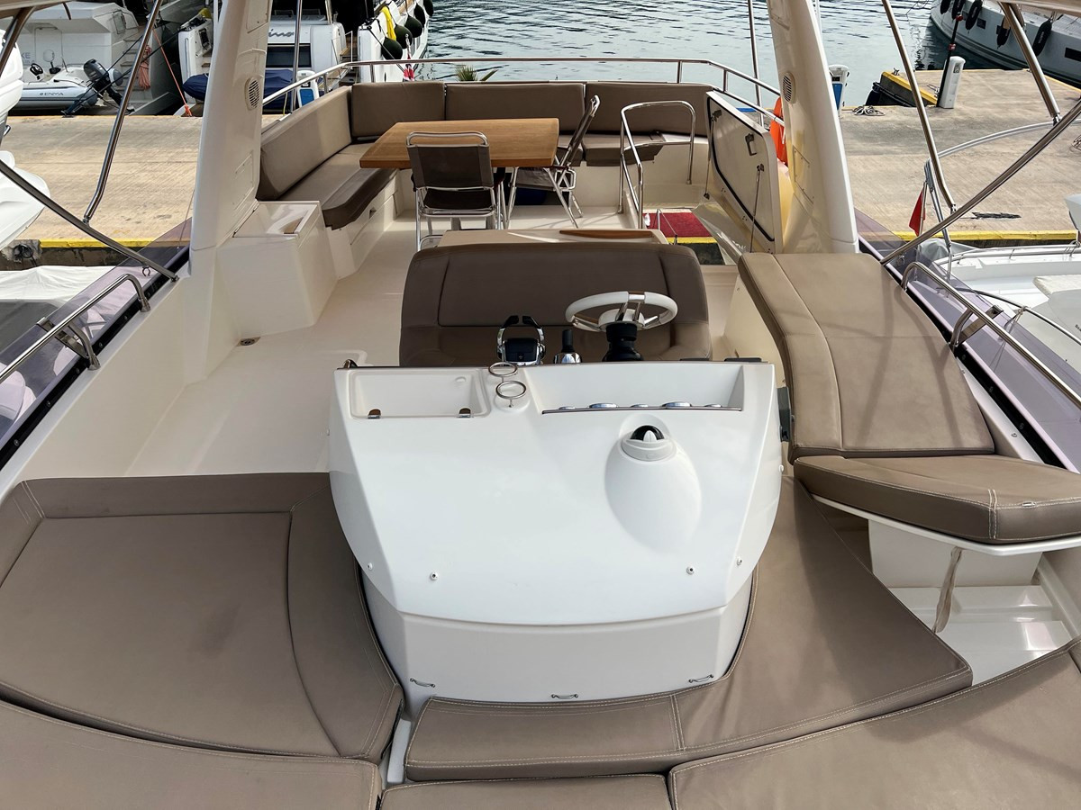 https://arconyachts.ams3.digitaloceanspaces.com/200668/conversions/large_4864598-optimize.jpg