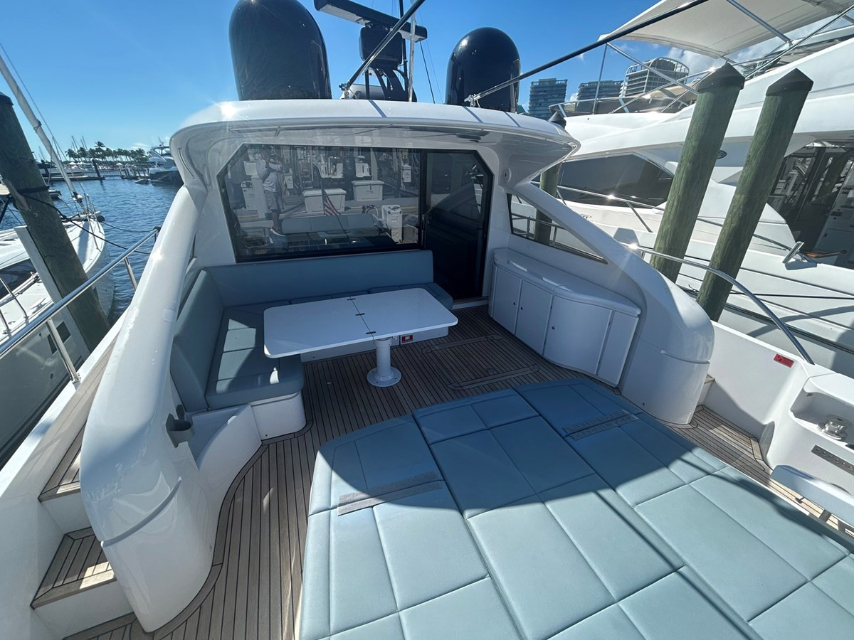 https://arconyachts.ams3.digitaloceanspaces.com/201301/conversions/large_4874147-optimize.jpg