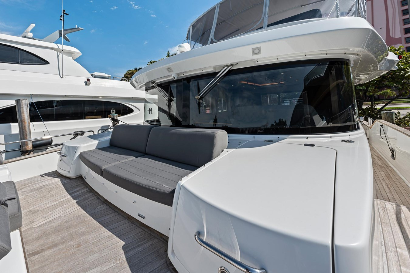 https://arconyachts.ams3.digitaloceanspaces.com/201403/conversions/large_4580395-optimize.jpg