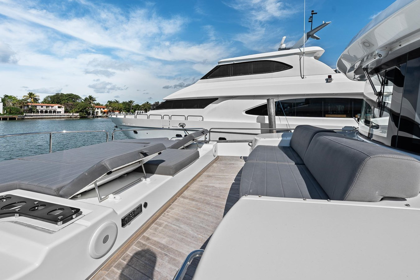 https://arconyachts.ams3.digitaloceanspaces.com/201405/conversions/large_4580396-optimize.jpg