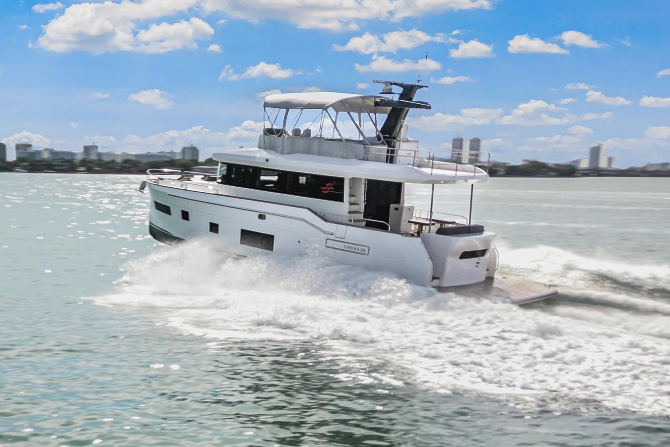 https://arconyachts.ams3.digitaloceanspaces.com/201418/conversions/large_4580404-optimize.jpg