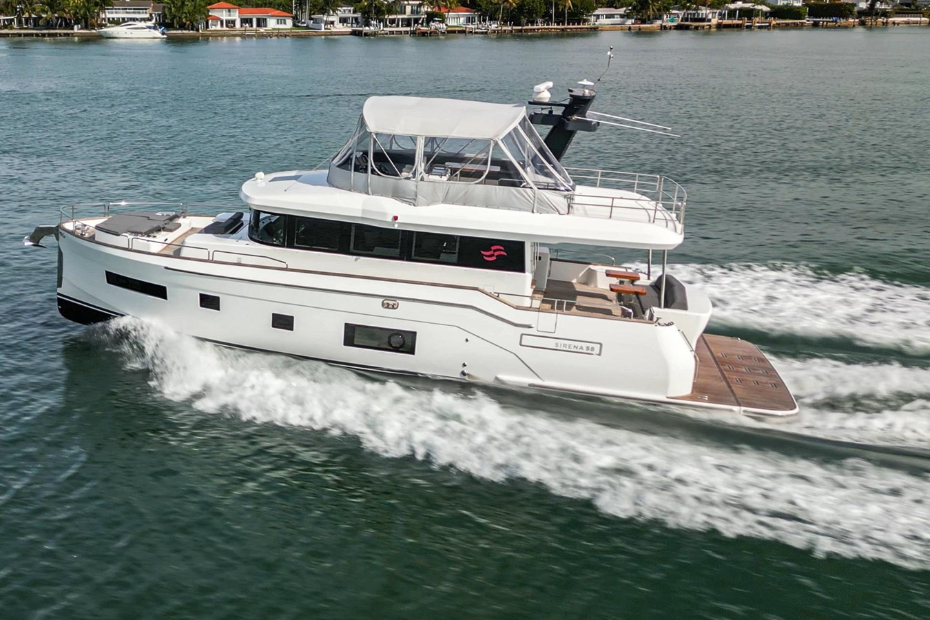 https://arconyachts.ams3.digitaloceanspaces.com/201420/conversions/large_4580405-optimize.jpg