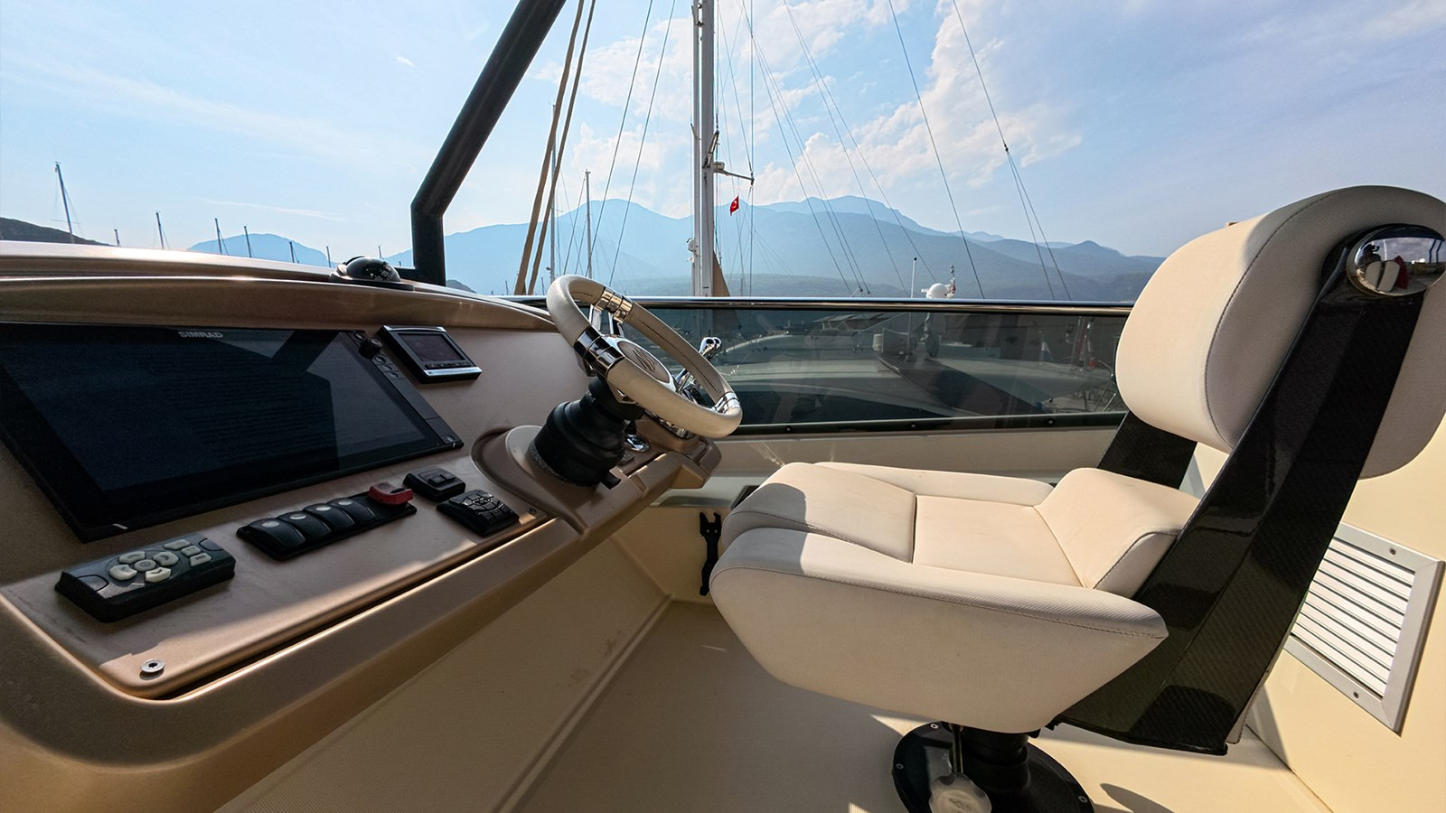 https://arconyachts.ams3.digitaloceanspaces.com/202095/conversions/large_4872243-optimize.jpg