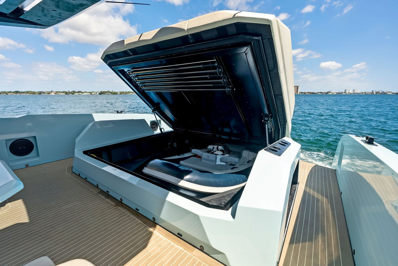 https://arconyachts.ams3.digitaloceanspaces.com/202339/conversions/large_4168415-optimize.jpg