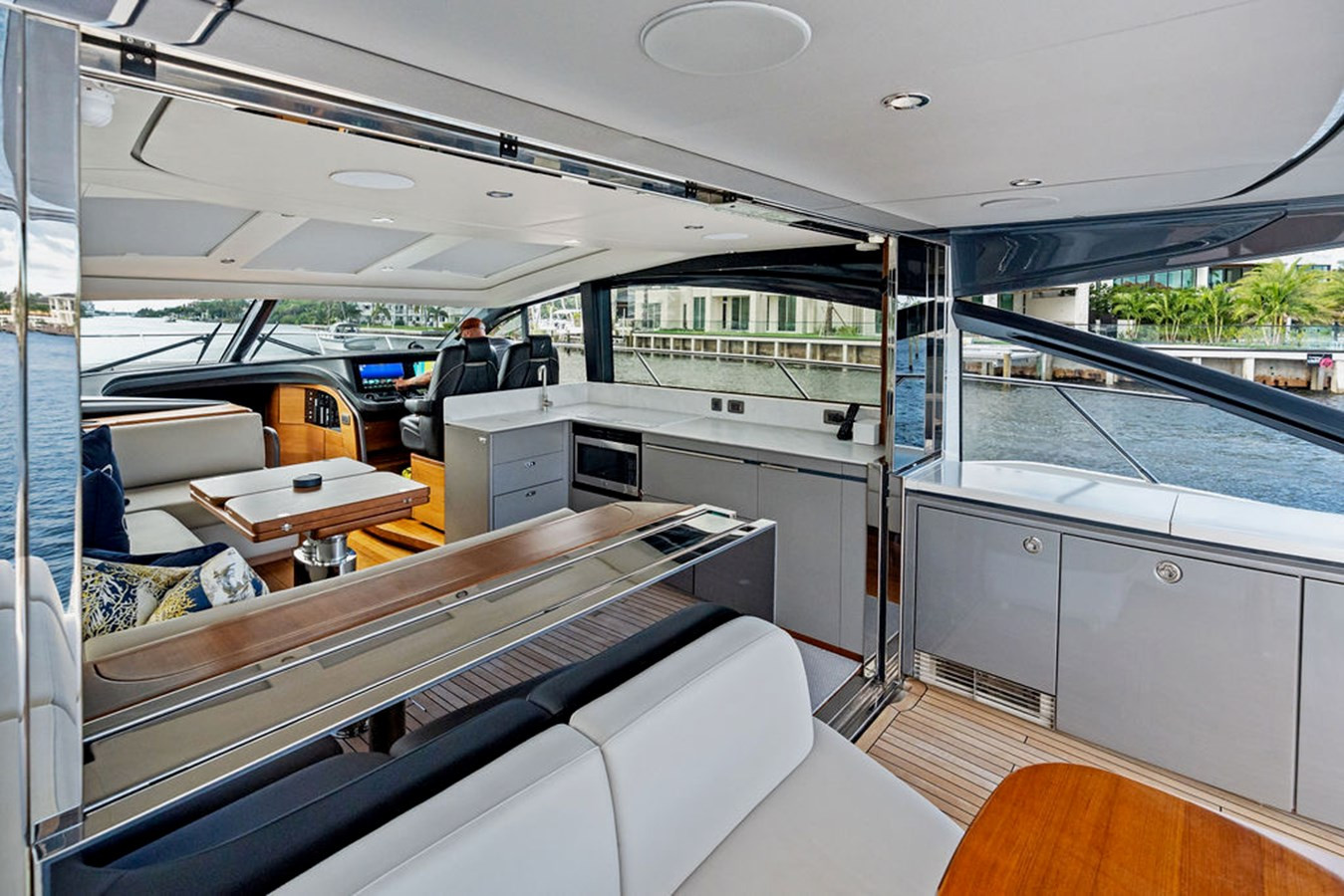 https://arconyachts.ams3.digitaloceanspaces.com/202374/conversions/large_4865752-optimize.jpg
