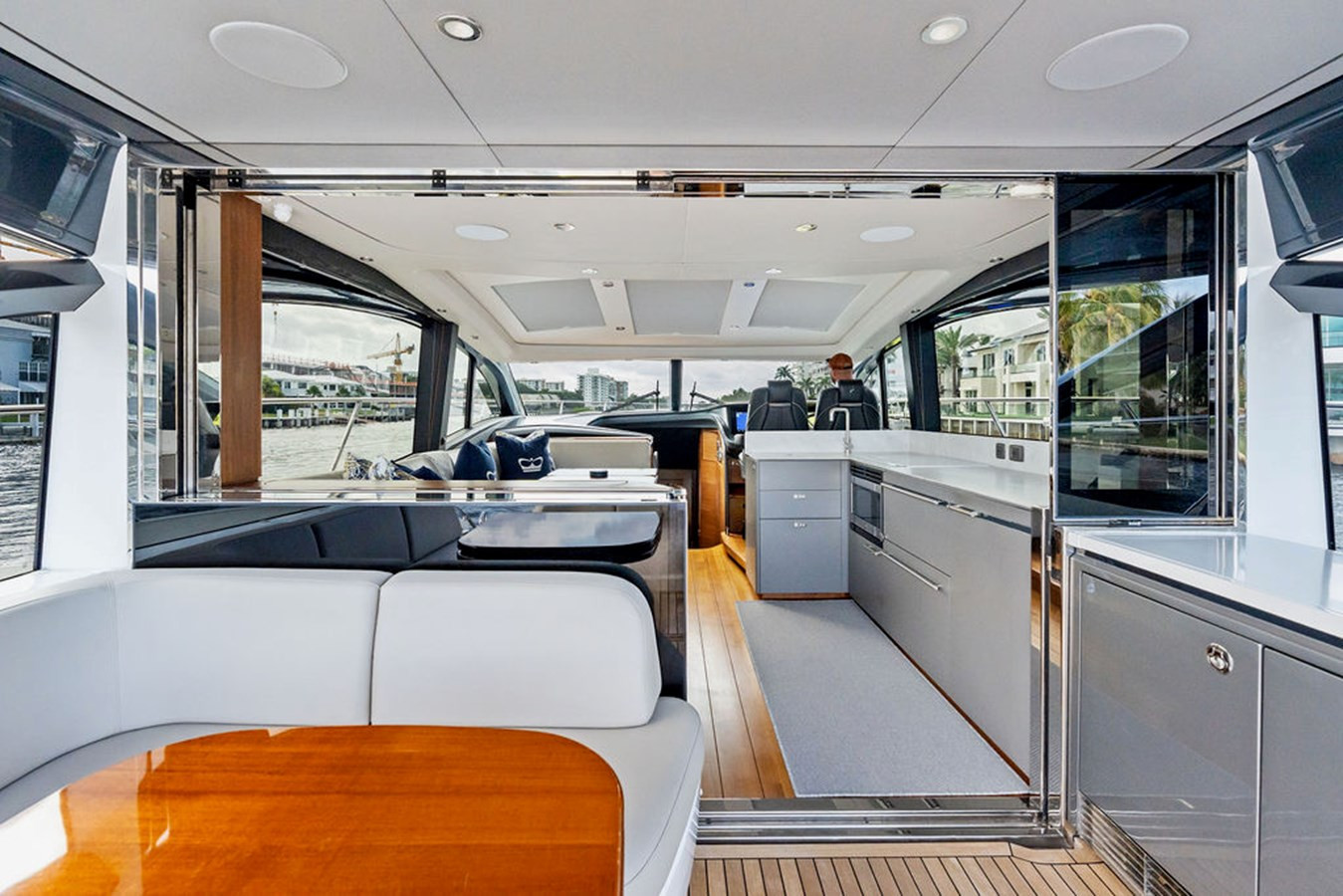 https://arconyachts.ams3.digitaloceanspaces.com/202379/conversions/large_4865755-optimize.jpg