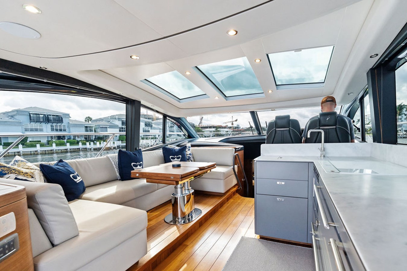 https://arconyachts.ams3.digitaloceanspaces.com/202388/conversions/large_4865760-optimize.jpg