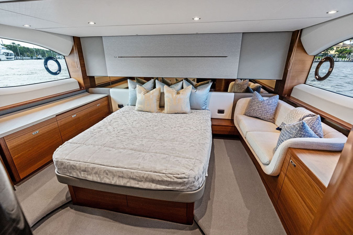 https://arconyachts.ams3.digitaloceanspaces.com/202394/conversions/large_4865764-optimize.jpg