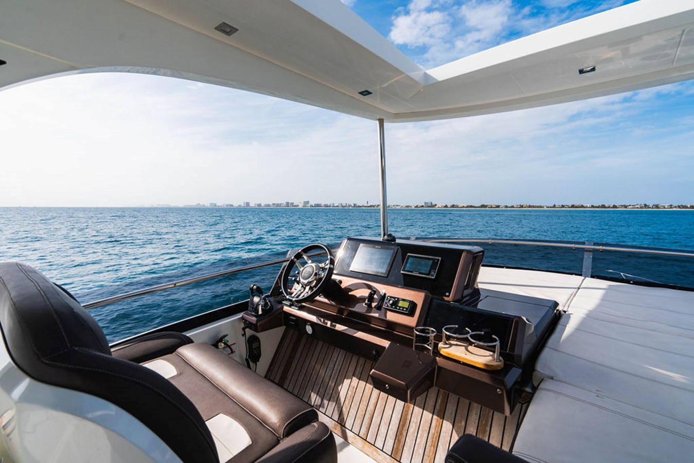 https://arconyachts.ams3.digitaloceanspaces.com/202453/conversions/large_4394192-optimize.jpg