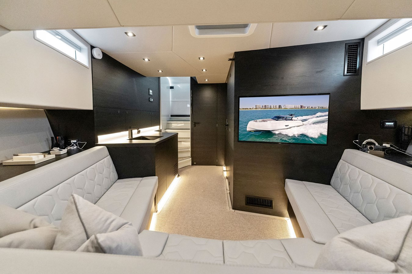 https://arconyachts.ams3.digitaloceanspaces.com/202706/conversions/large_4596692-optimize.jpg