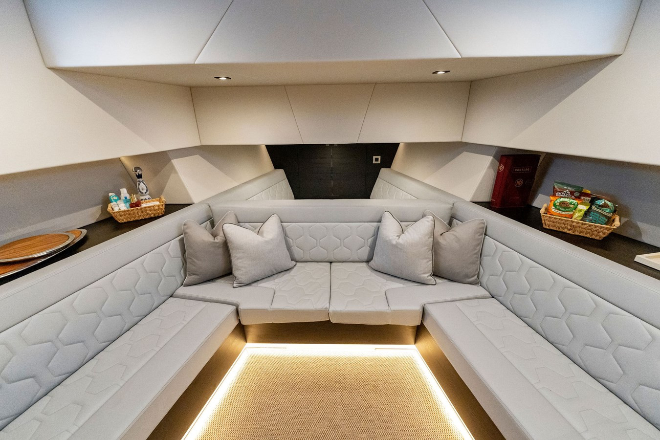 https://arconyachts.ams3.digitaloceanspaces.com/202710/conversions/large_4596629-optimize.jpg