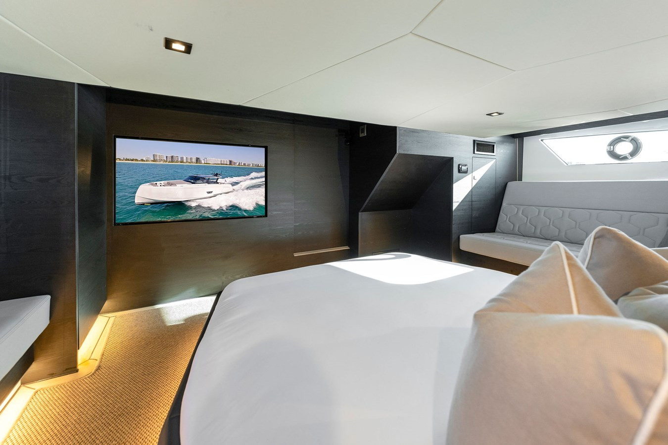 https://arconyachts.ams3.digitaloceanspaces.com/202722/conversions/large_4596626-optimize.jpg