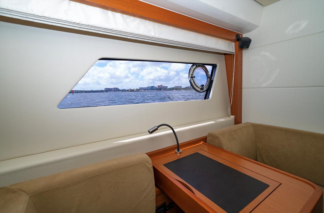 https://arconyachts.ams3.digitaloceanspaces.com/203422/conversions/large_3826296-optimize.jpg