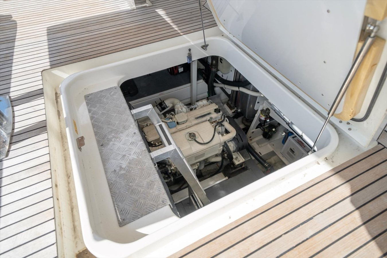 https://arconyachts.ams3.digitaloceanspaces.com/203468/conversions/large_3826319-optimize.jpg