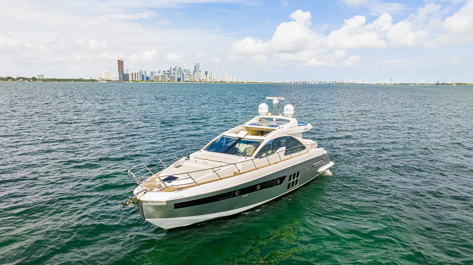 https://arconyachts.ams3.digitaloceanspaces.com/203510/conversions/large_4139296-optimize.jpg