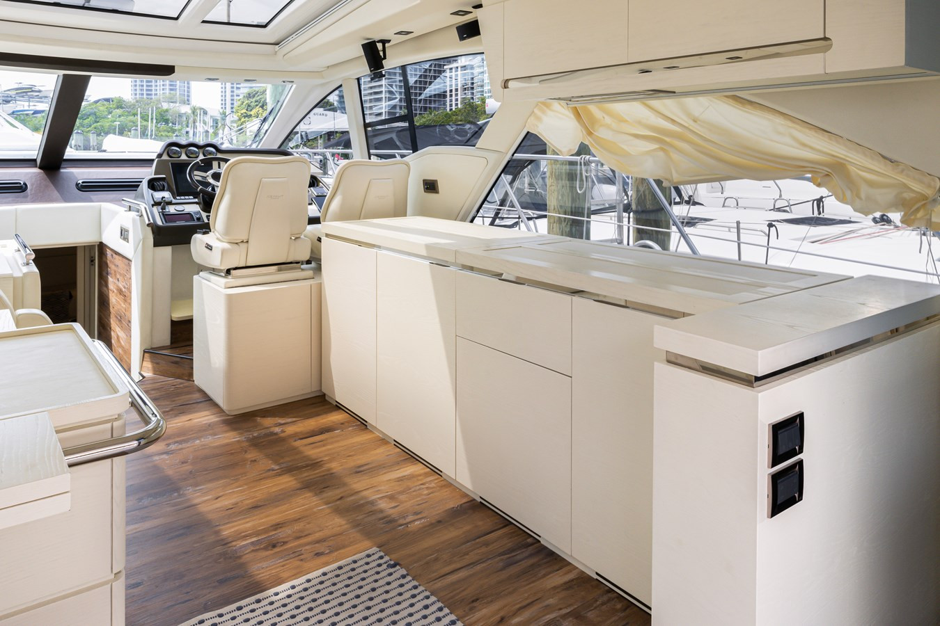 https://arconyachts.ams3.digitaloceanspaces.com/203514/conversions/large_4139298-optimize.jpg