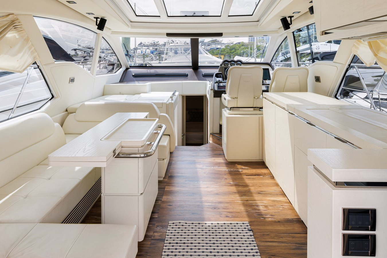 https://arconyachts.ams3.digitaloceanspaces.com/203519/conversions/large_4139300-optimize.jpg