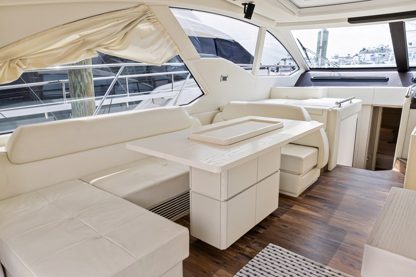 https://arconyachts.ams3.digitaloceanspaces.com/203532/conversions/large_4139306-optimize.jpg
