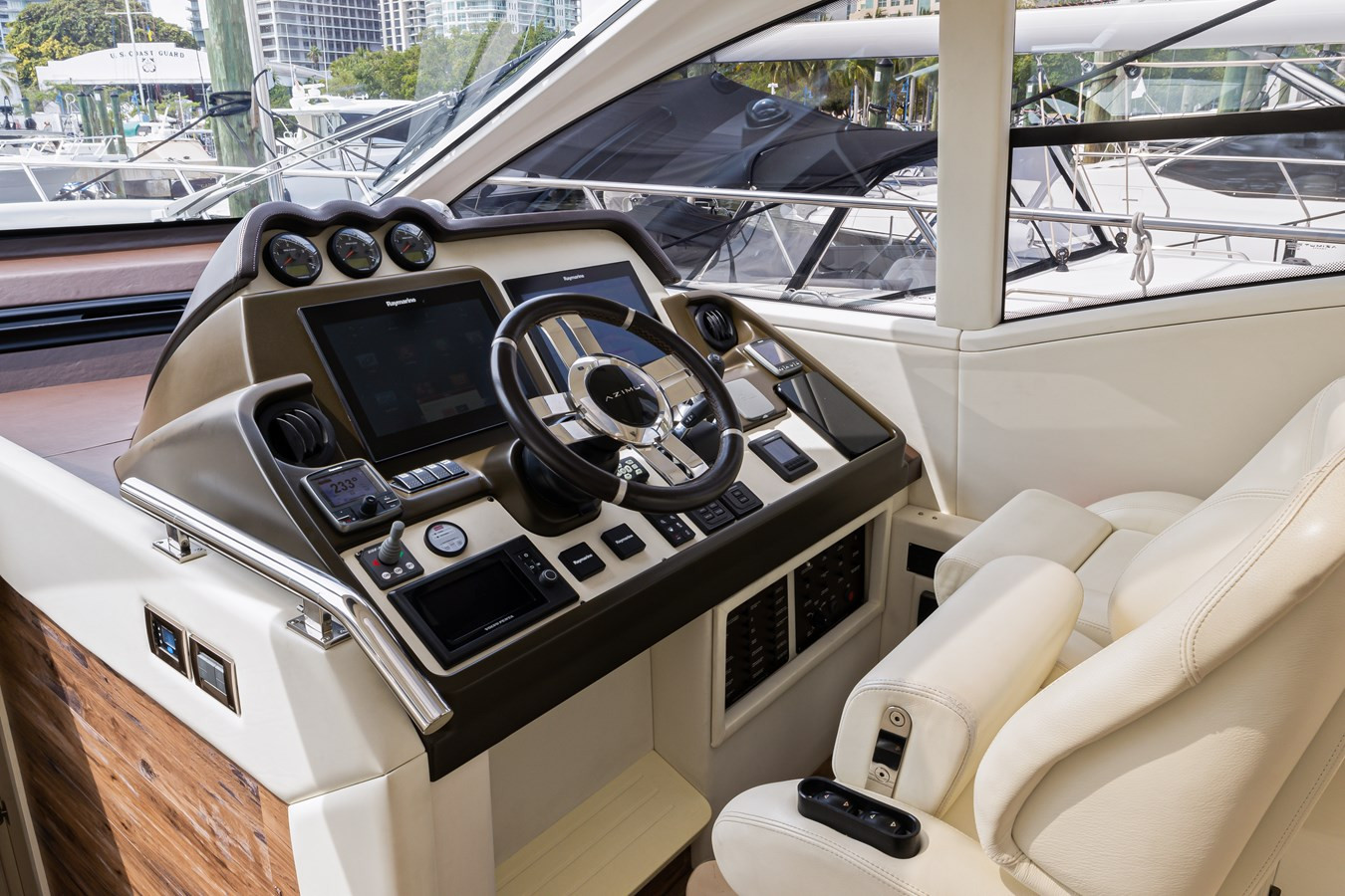 https://arconyachts.ams3.digitaloceanspaces.com/203534/conversions/large_4139307-optimize.jpg