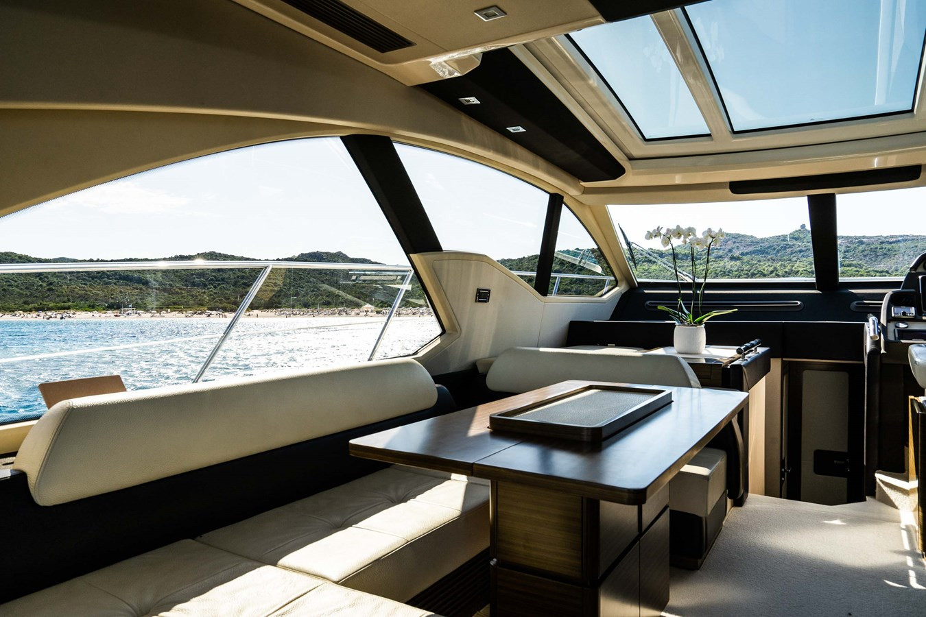 https://arconyachts.ams3.digitaloceanspaces.com/203798/conversions/large_4864423-optimize.jpg
