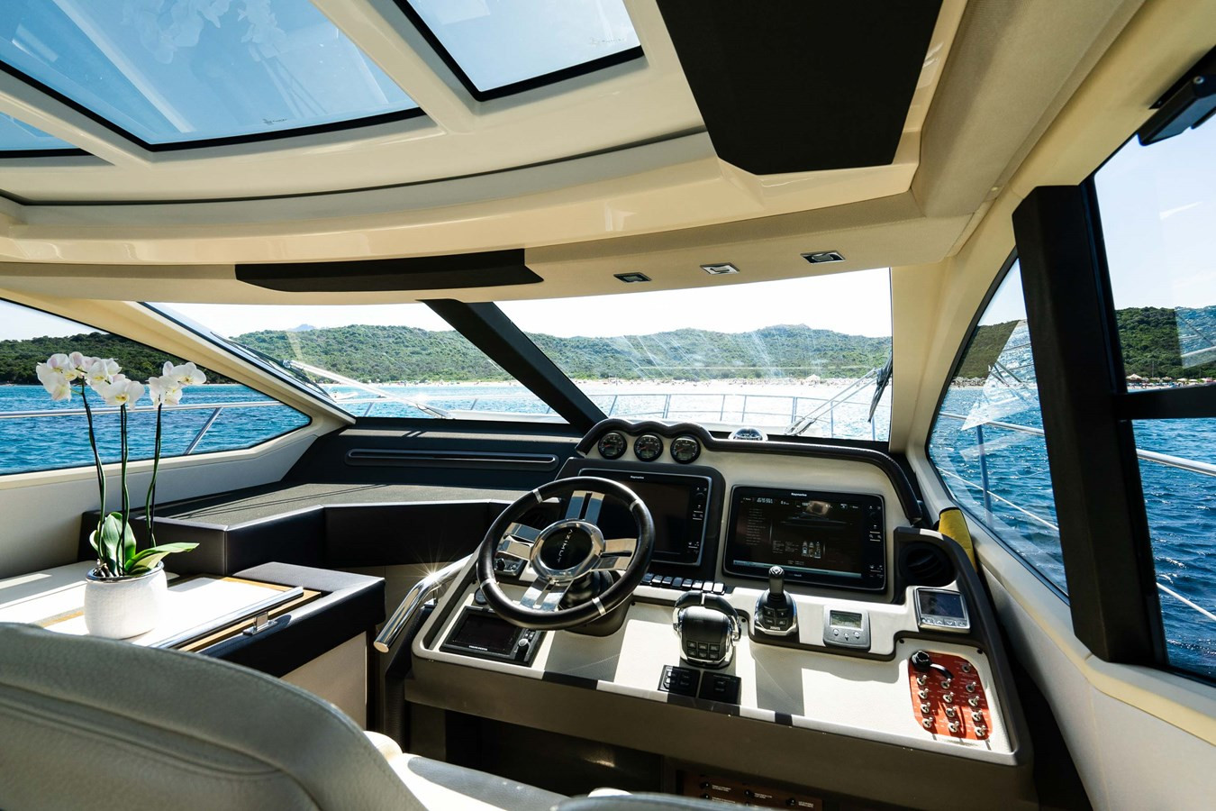 https://arconyachts.ams3.digitaloceanspaces.com/203813/conversions/large_4864413-optimize.jpg