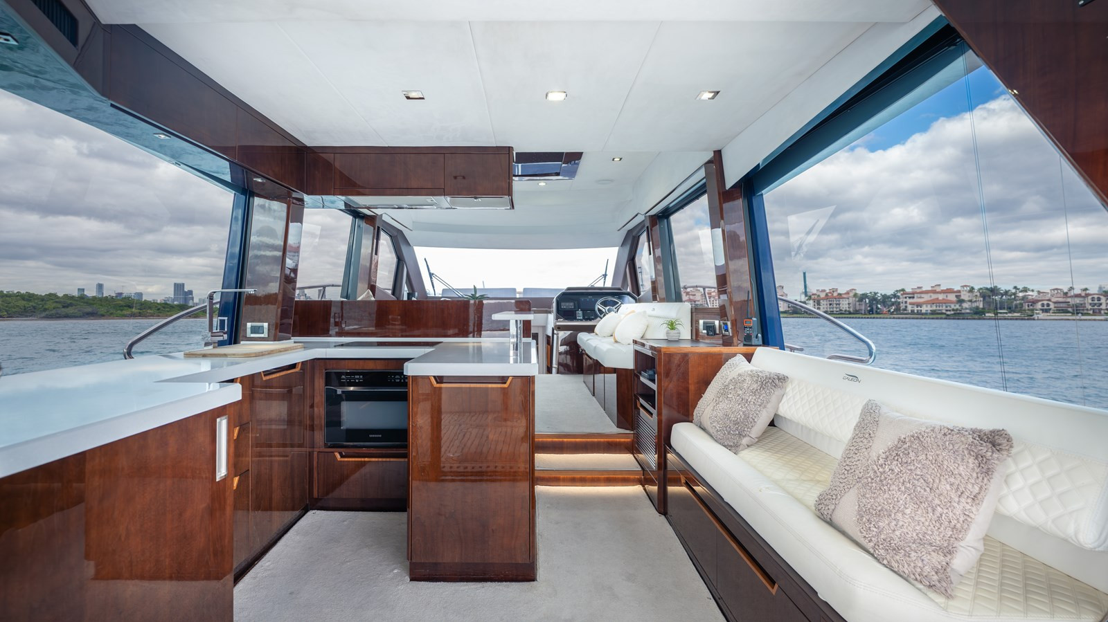https://arconyachts.ams3.digitaloceanspaces.com/204068/conversions/large_4864210-optimize.jpg