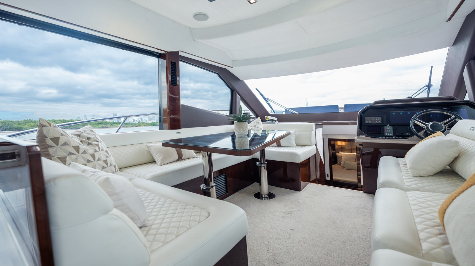 https://arconyachts.ams3.digitaloceanspaces.com/204074/conversions/large_4864216-optimize.jpg