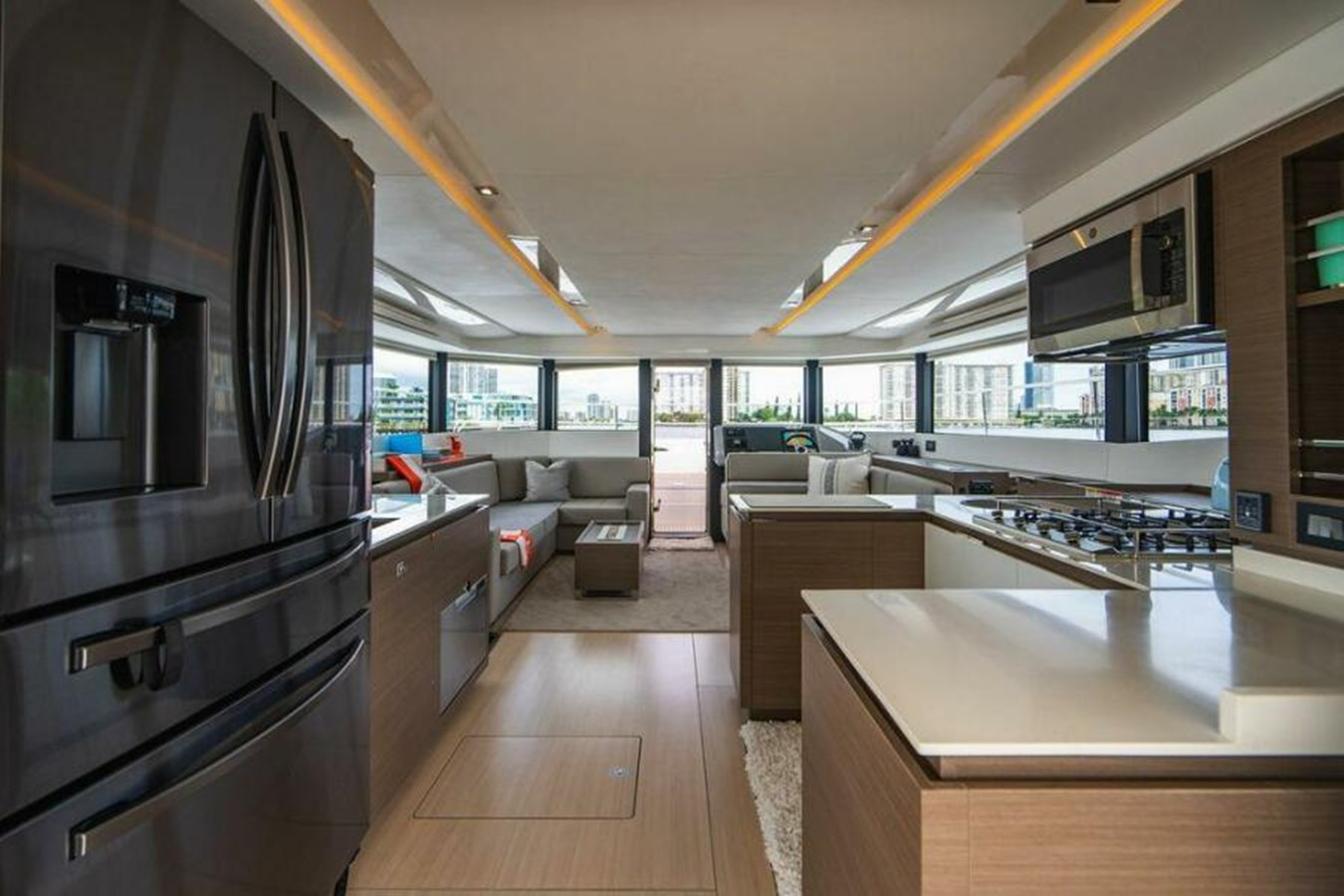 https://arconyachts.ams3.digitaloceanspaces.com/204089/conversions/large_3931701-optimize.jpg