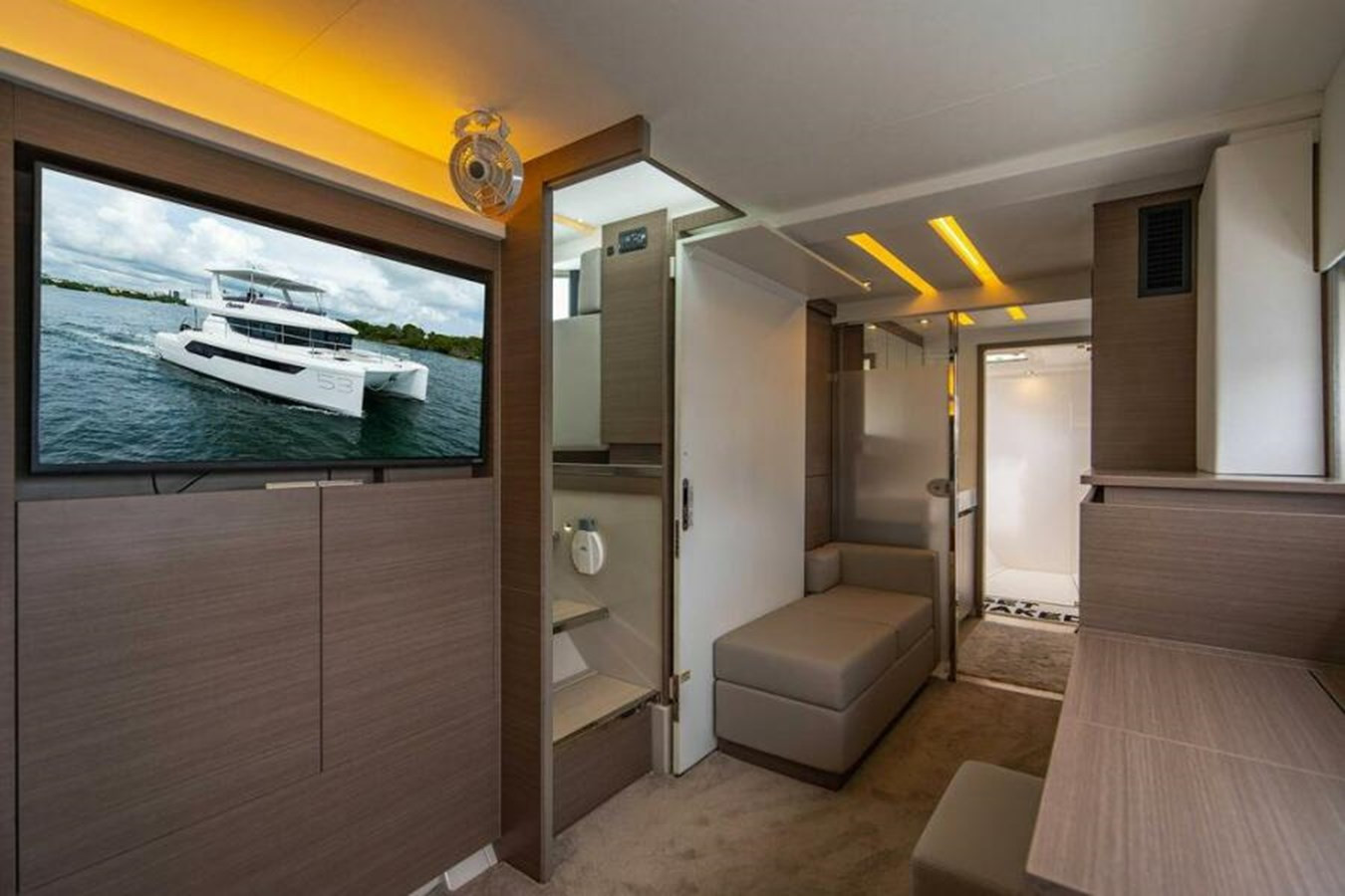 https://arconyachts.ams3.digitaloceanspaces.com/204140/conversions/large_3931729-optimize.jpg