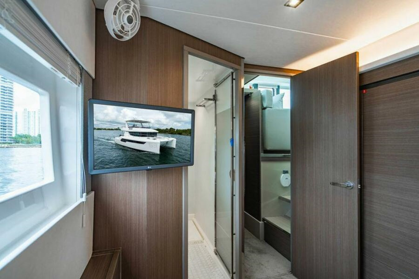 https://arconyachts.ams3.digitaloceanspaces.com/204152/conversions/large_3931739-optimize.jpg