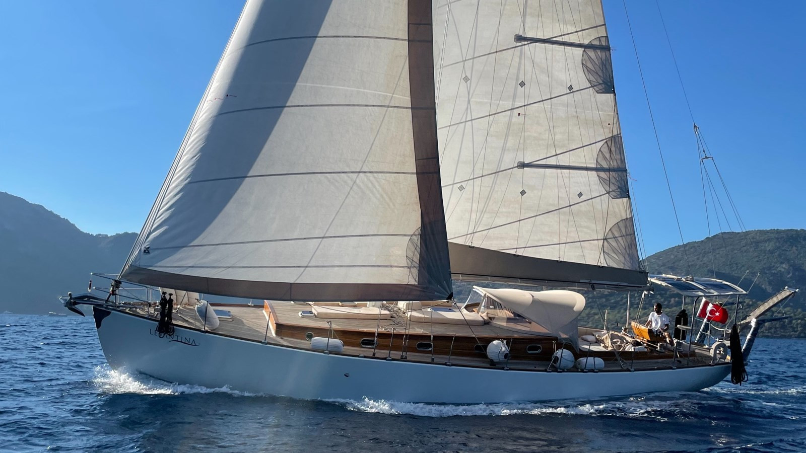 https://arconyachts.ams3.digitaloceanspaces.com/204391/conversions/large_4615549-optimize.jpg