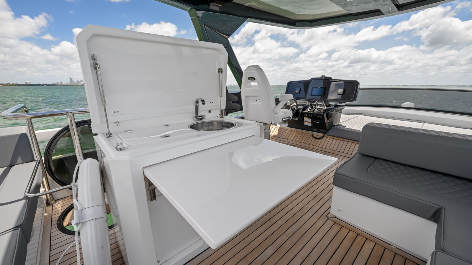 https://arconyachts.ams3.digitaloceanspaces.com/204497/conversions/large_4185930-optimize.jpg